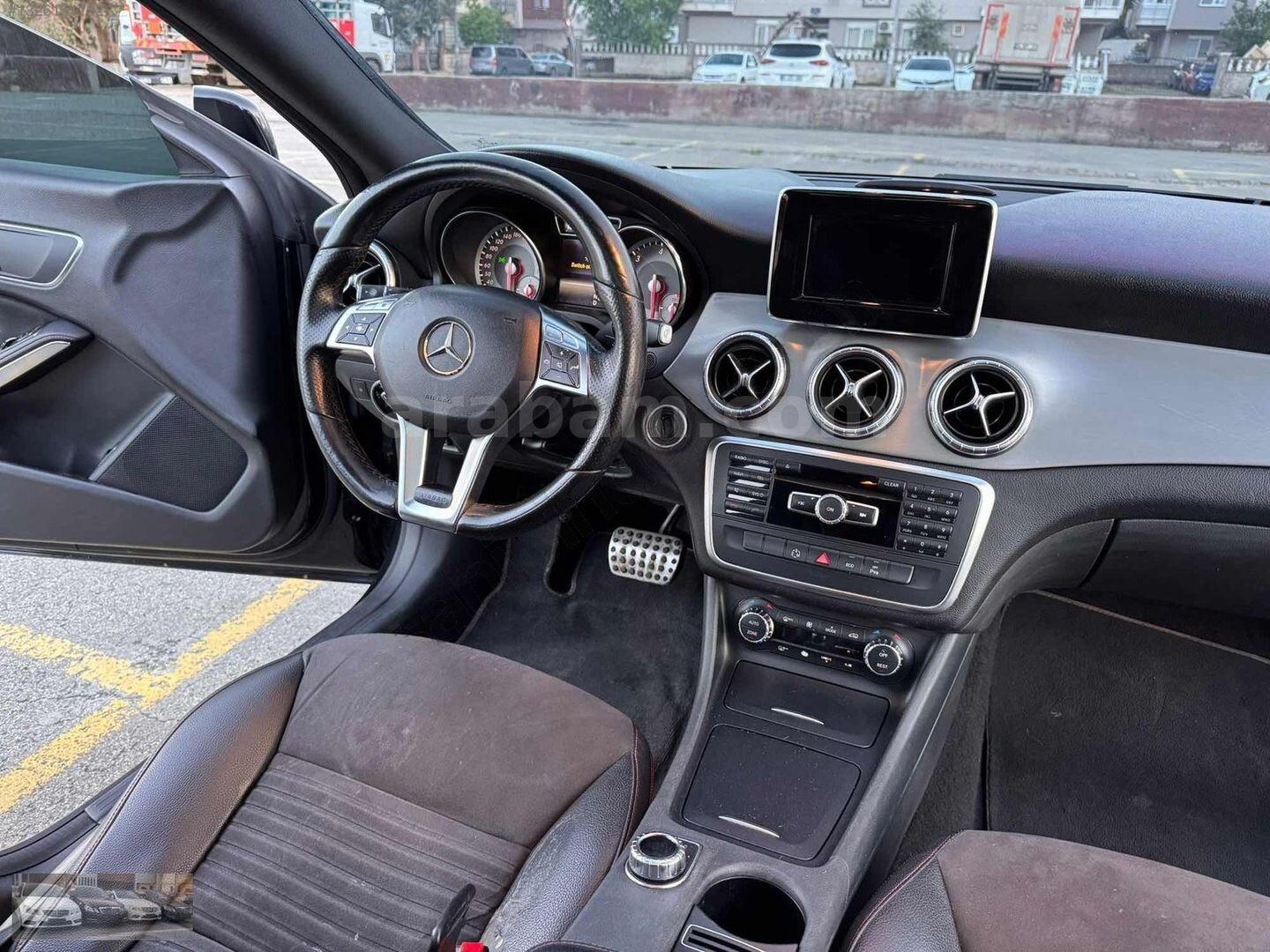 Galeriden Mercedes - Benz CLA 180 D AMG 2014 Model Antalya 298.000 km Siyah 7