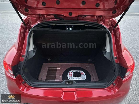 2014 clio. 1.5. Dci İcon Otomatik vites Değişensiz 4 boya