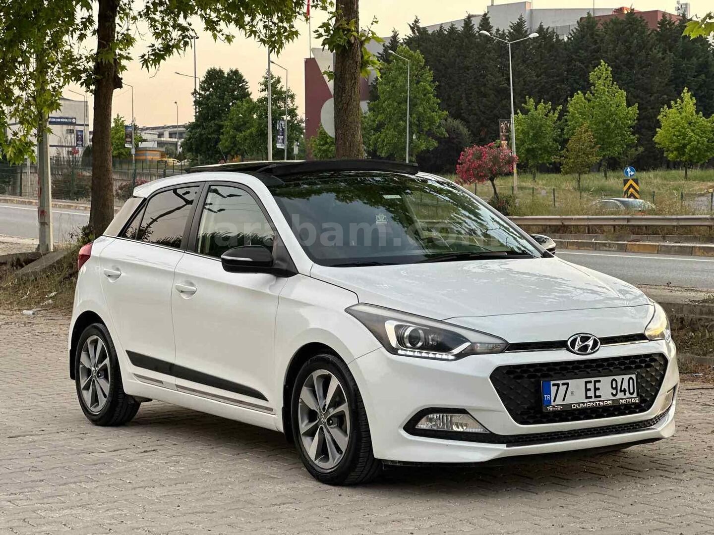 Sahibinden Hyundai i20 1.4 MPI Elite Smart 2015 Model Yalova 110.000 km Beyaz 3