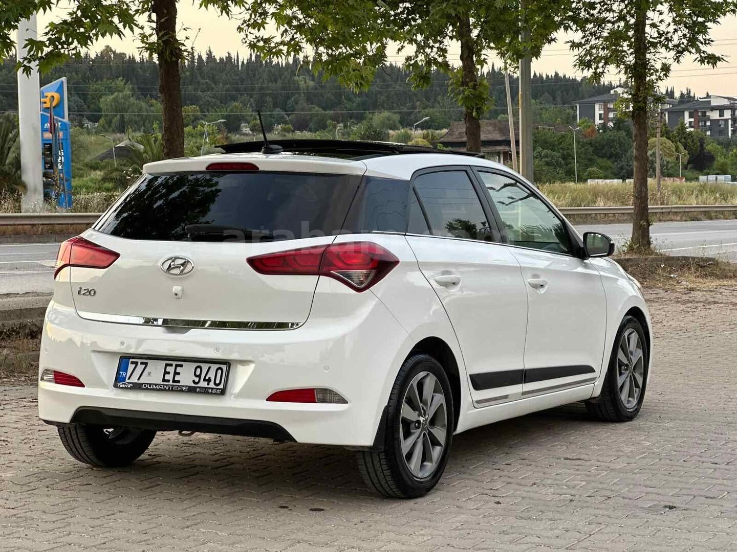 Sahibinden Hyundai i20 1.4 MPI Elite Smart 2015 Model Yalova 110.000 km Beyaz 4