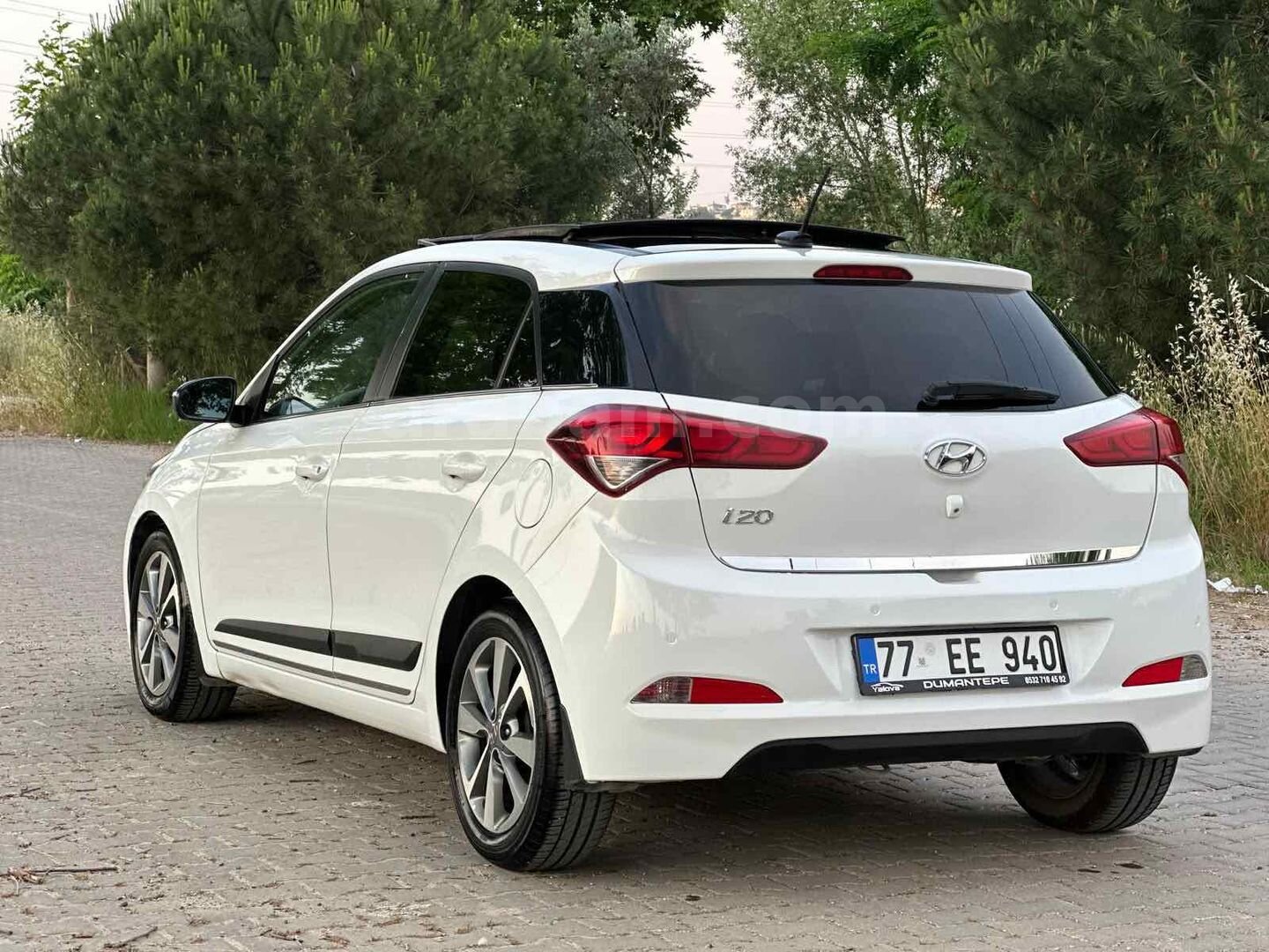 Sahibinden Hyundai i20 1.4 MPI Elite Smart 2015 Model Yalova 110.000 km Beyaz 6