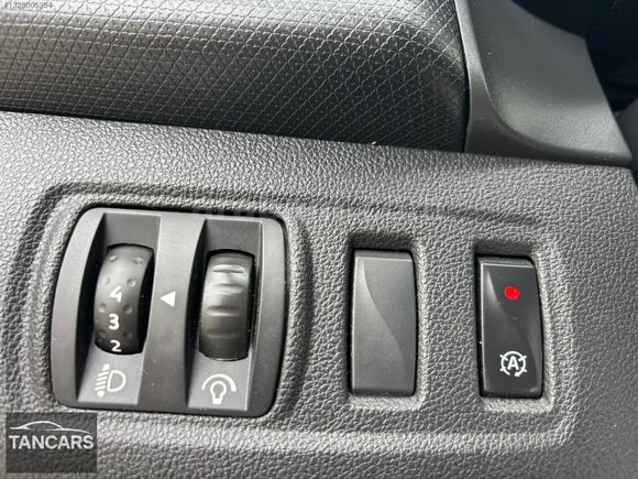 TAN CAR'S DN 2018 RENAULT CLİO ICON NVGSYN DİJİTL KLM OTOMATK