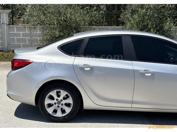 ASTRA 1.6 CDTİ-BOYASIZ-DEĞİŞENSİZ-TRAMERSİZ-ORJİNAL