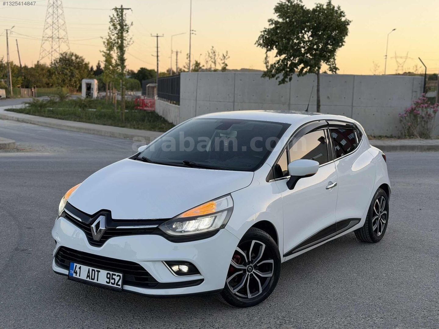 Galeriden Renault Clio 1.5 dCi Icon 2017 Model Sakarya 107.000 km Beyaz 1