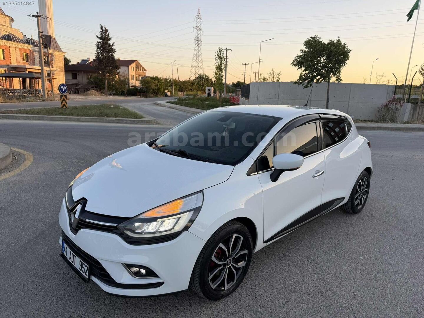 Galeriden Renault Clio 1.5 dCi Icon 2017 Model Sakarya 107.000 km Beyaz 2