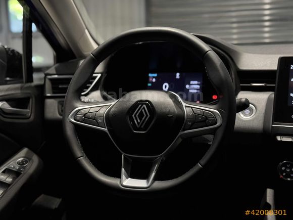 BEY-CARS CLİO 2025 6.100KM BOYASIZ EVOLUTİON 1.0TCE