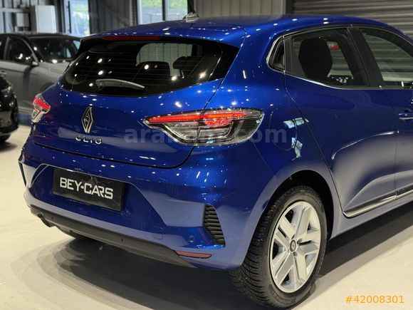 BEY-CARS CLİO 2025 6.100KM BOYASIZ EVOLUTİON 1.0TCE