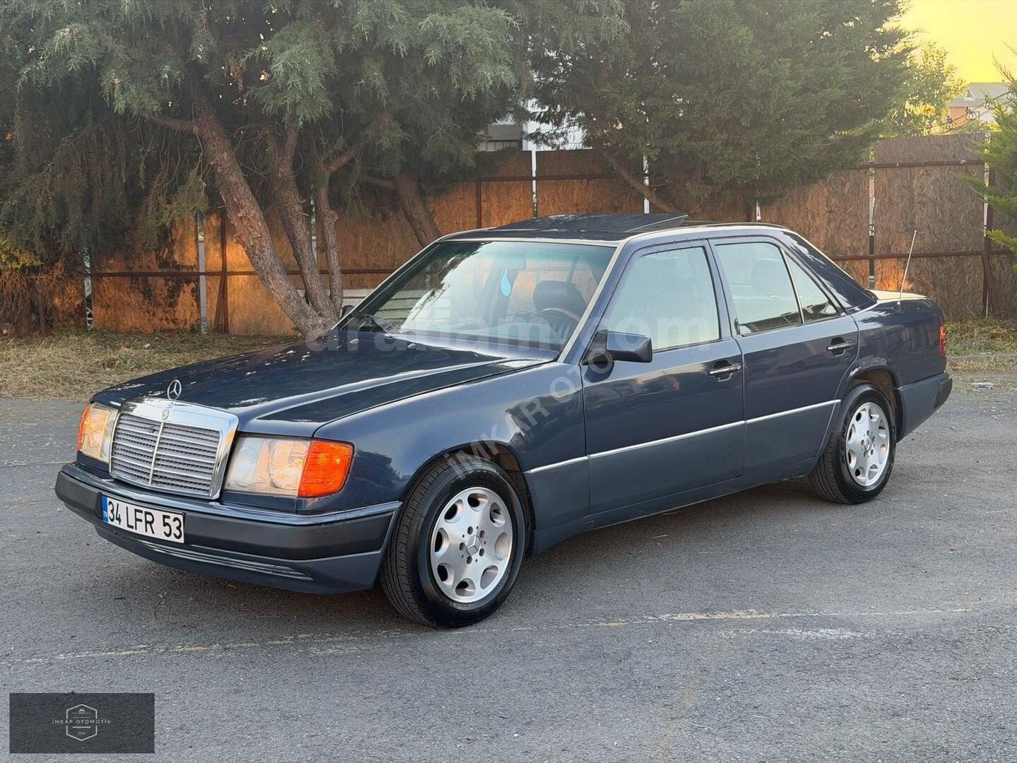 Galeriden Mercedes - Benz 200 E 1990 Model İstanbul 360.000 km Lacivert 2