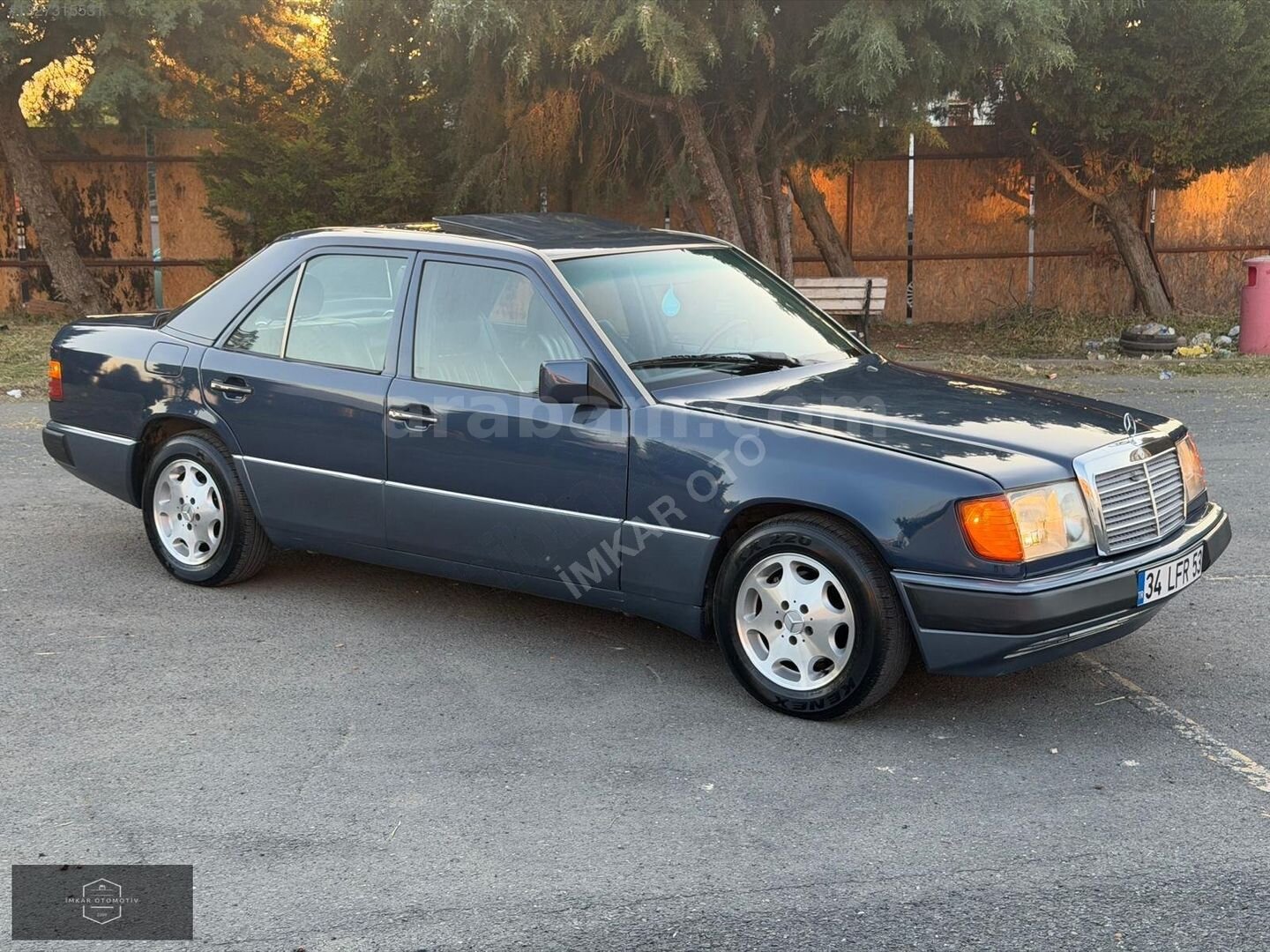 Galeriden Mercedes - Benz 200 E 1990 Model İstanbul 360.000 km Lacivert 1