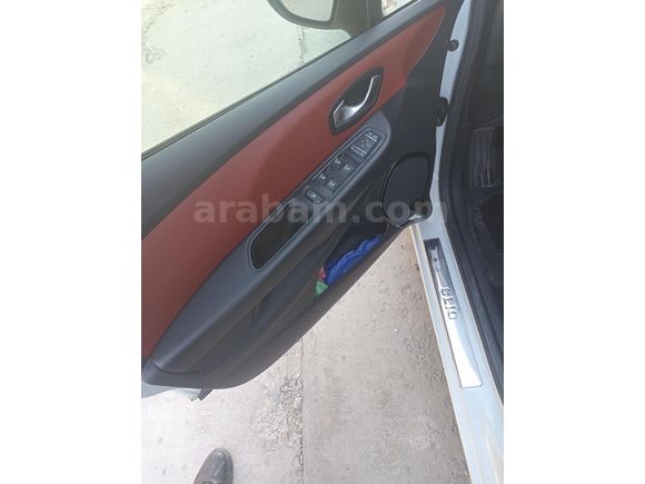 Sahibinden Clio 1.5 dCi Icon CAM TAVAN sedef Beyaz