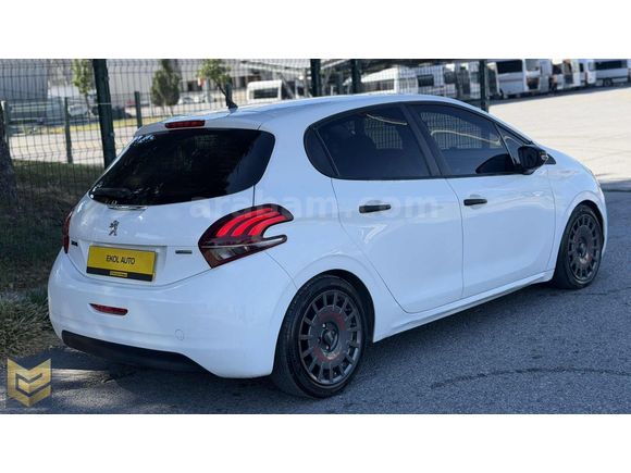 EKOL AUTO'dan 2016 PEUGEOT 208 1.2 PureTech 183.000 KM