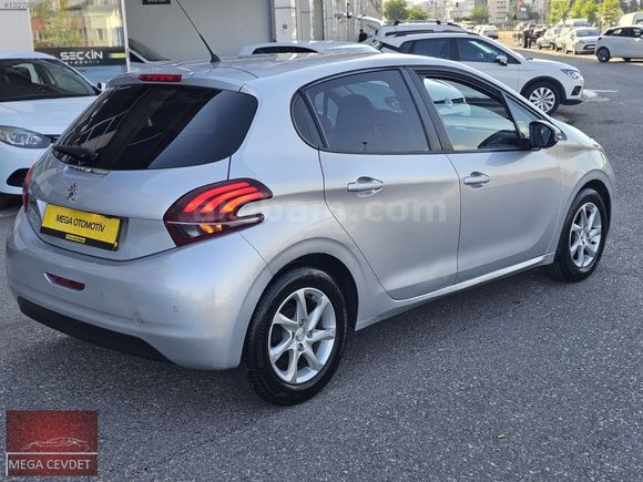 Servis Bakımlı 2015 208 OTOMATİK FUL 80.000 KM