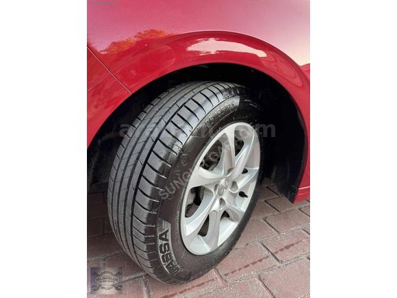 CAM TAVANLI OTOMATİK VİTES KIRMIZI RENK 73bin KM DE