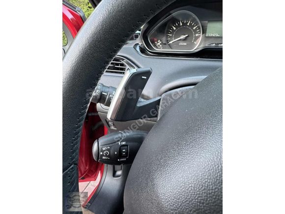 CAM TAVANLI OTOMATİK VİTES KIRMIZI RENK 73bin KM DE