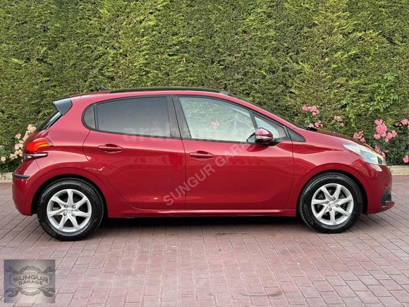 CAM TAVANLI OTOMATİK VİTES KIRMIZI RENK 73bin KM DE
