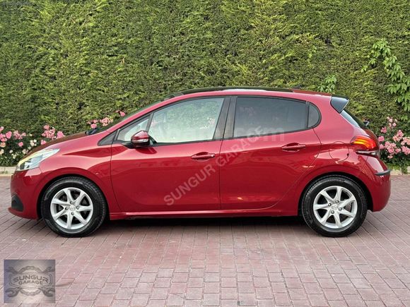 CAM TAVANLI OTOMATİK VİTES KIRMIZI RENK 73bin KM DE