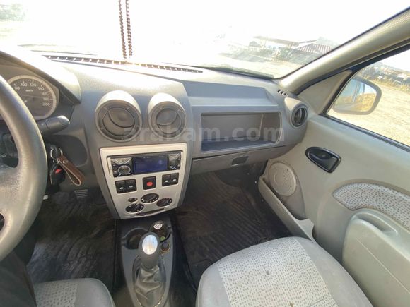 Galeriden Dacia Logan 1.6 Laureate 2006 Model Kars