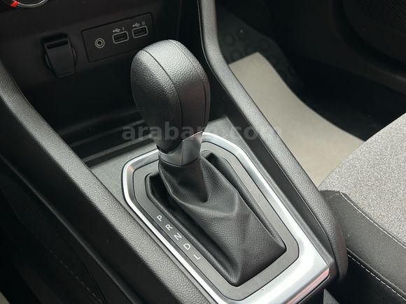 2024 CLİO EVOLOUTİON OTOMATİK SERVİS BKMLI GARANTİLİ -79,000 KM-
