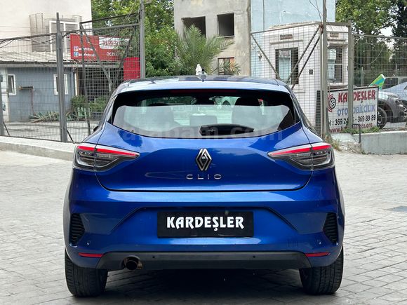 2024 CLİO EVOLOUTİON OTOMATİK SERVİS BKMLI GARANTİLİ -79,000 KM-