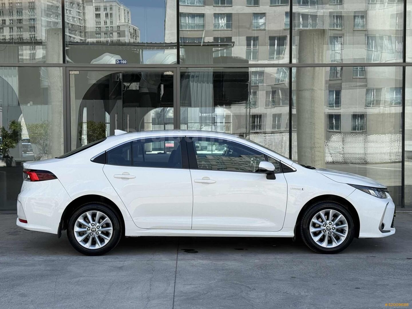 Galeriden Toyota Corolla 1.8 Hybrid Dream 2020 Model İstanbul 185.000 km Beyaz 6