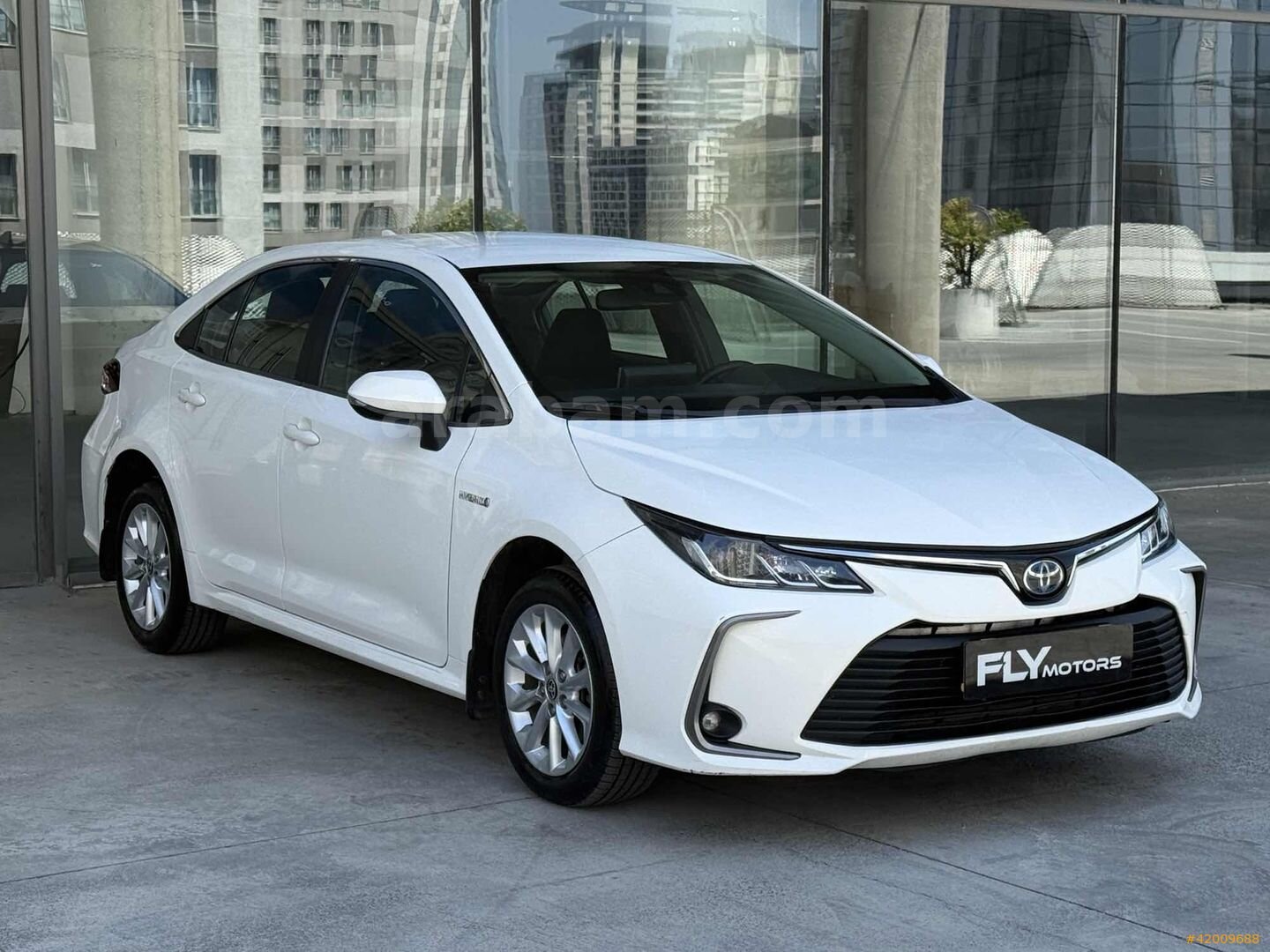Galeriden Toyota Corolla 1.8 Hybrid Dream 2020 Model İstanbul 185.000 km Beyaz 4