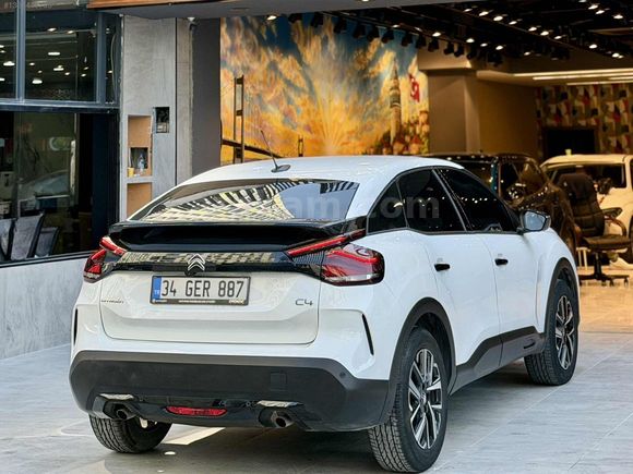 C4 1.2 PURETECH FEEL BOLD EAT8 BOYASIZ SERVS BAKM GERİ GÖRÜŞ