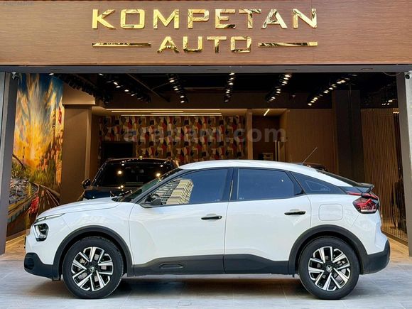 C4 1.2 PURETECH FEEL BOLD EAT8 BOYASIZ SERVS BAKM GERİ GÖRÜŞ
