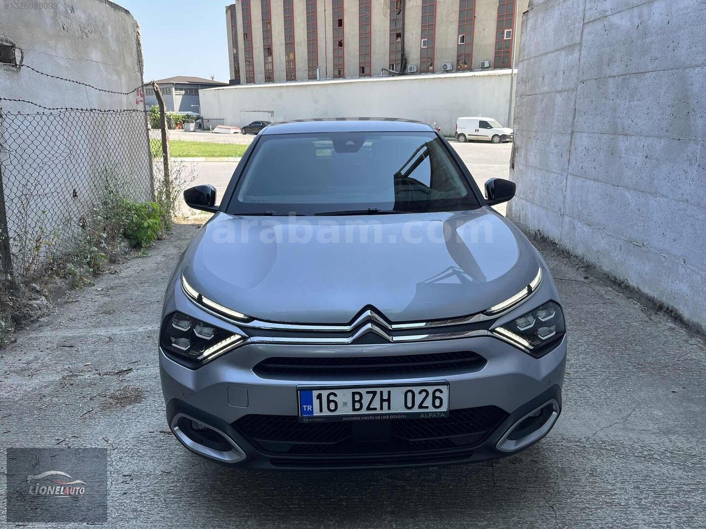 Galeriden Citroen C4 1.2 PureTech Shine 2023 Model Bursa 35.500 km Gri 1