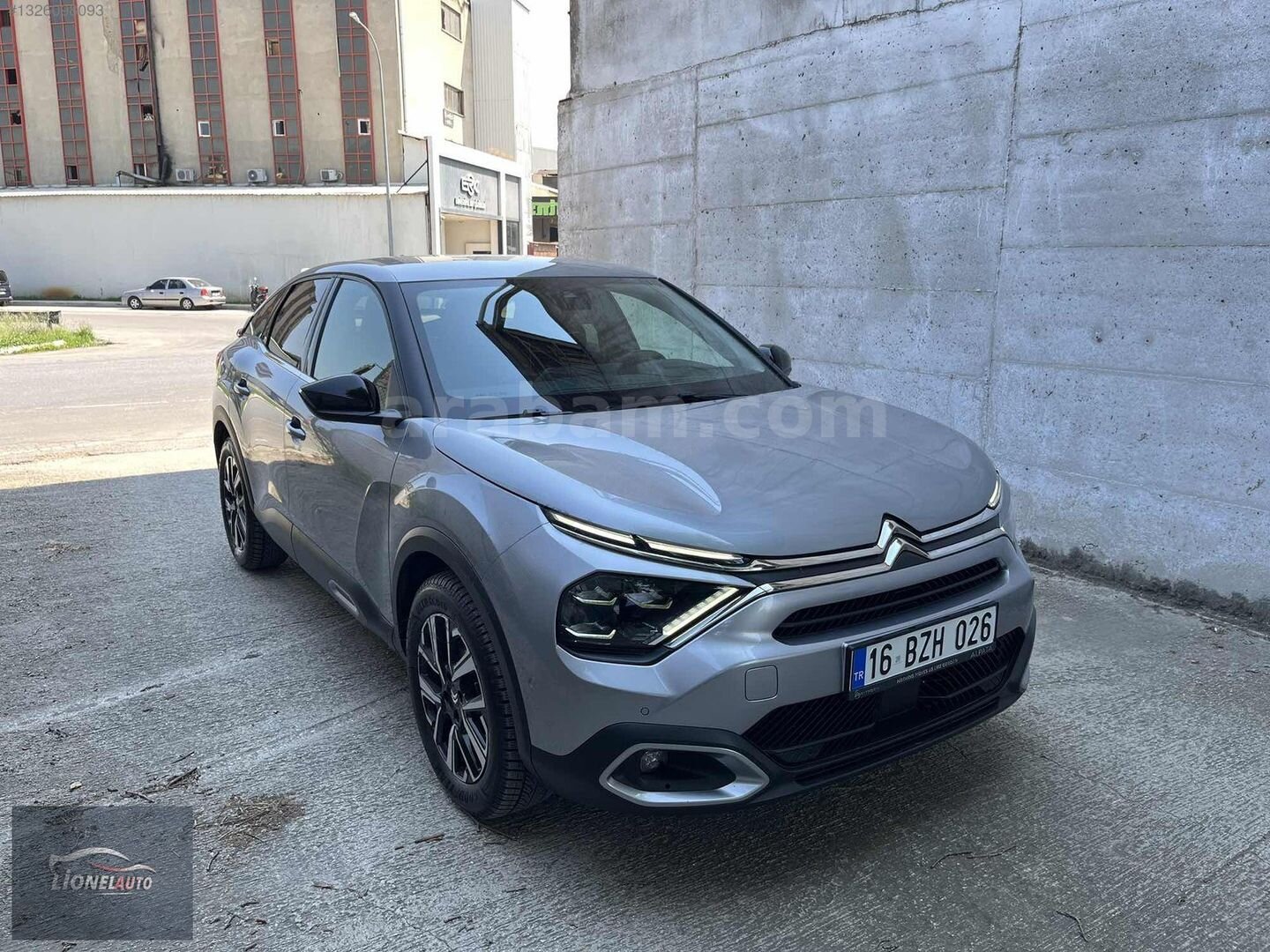 Galeriden Citroen C4 1.2 PureTech Shine 2023 Model Bursa 35.500 km Gri 4