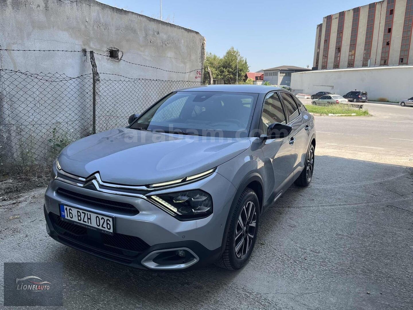 Galeriden Citroen C4 1.2 PureTech Shine 2023 Model Bursa 35.500 km Gri 3