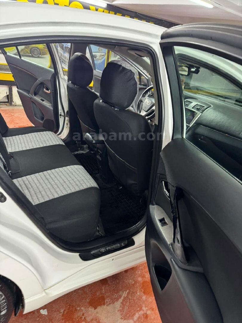 Sahibinden Toyota Avensis 1.6 Elegant 2010 Model Erzurum 365.000 km Beyaz 4