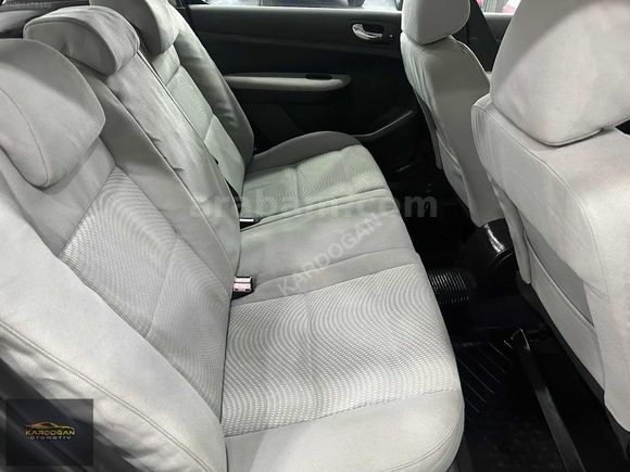 2005 MODEL//1.6 XT SUNROOF//165.000KM