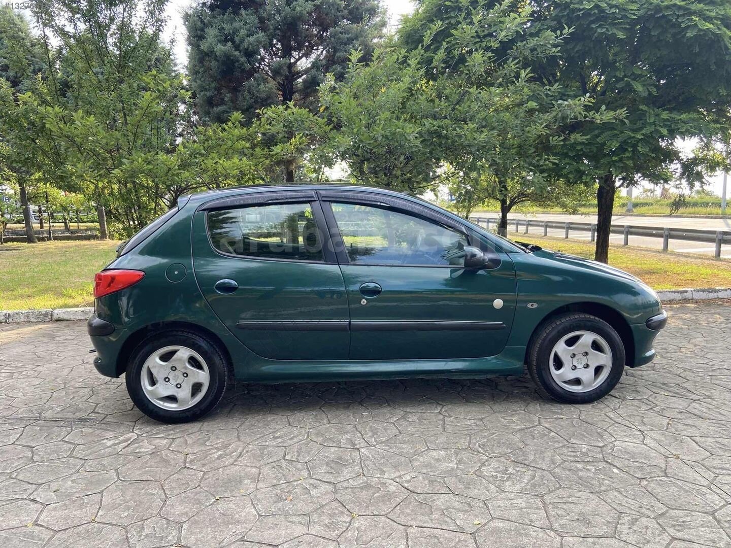 Galeriden Peugeot 206 1.4 Panoramic 2000 Model Artvin 290.000 km Yeşil 7