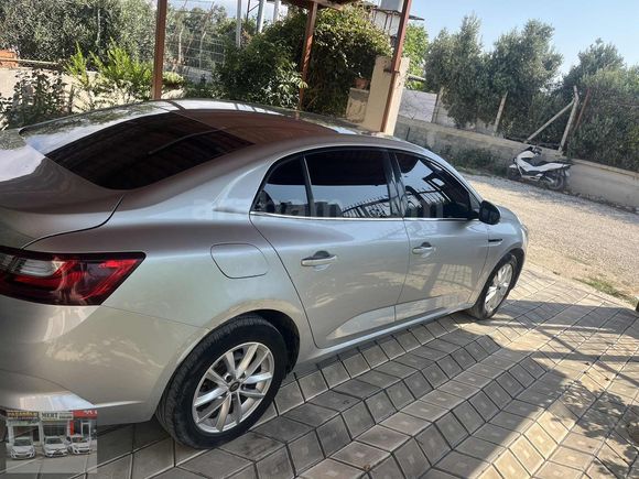Megane Sedan 1.5 BluedCi Touch EDC KM 122 BİNDE