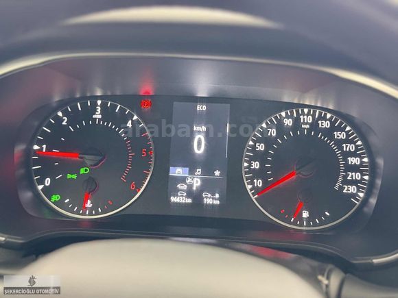 ŞEKERCİOĞLU AUTO"DAN 2022 MEGANE TOUCH 1.5DCİ ORJ KM
