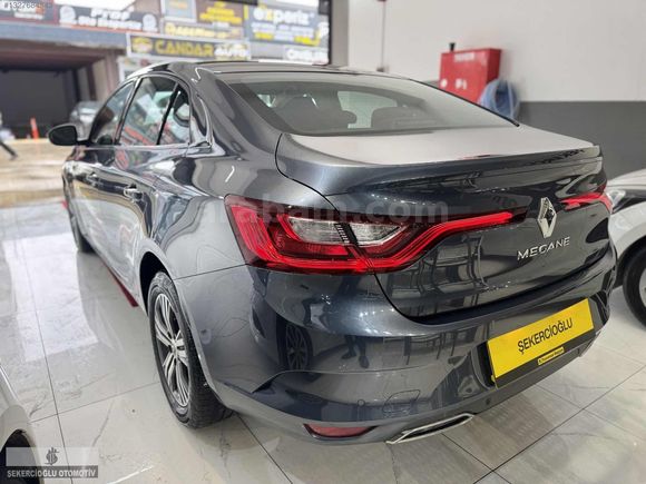 ŞEKERCİOĞLU AUTO"DAN 2022 MEGANE TOUCH 1.5DCİ ORJ KM