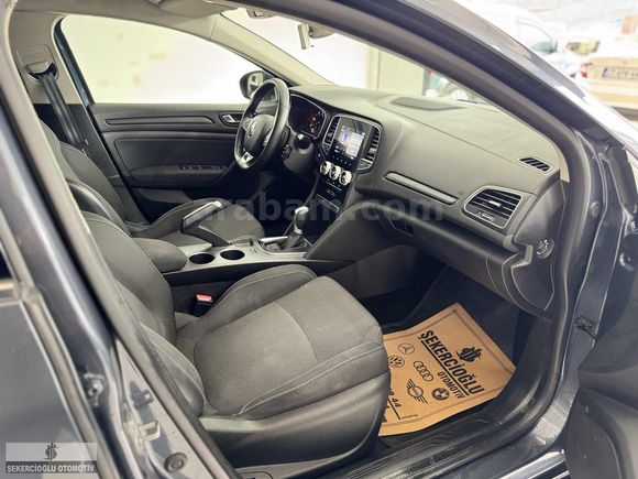 ŞEKERCİOĞLU AUTO"DAN 2022 MEGANE TOUCH 1.5DCİ ORJ KM