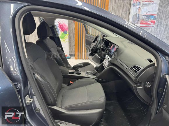 POLAT'TAN 2022 MODEL RENAULT MEGANE TOUCH SENETLİ VE KREDİLİ SAT