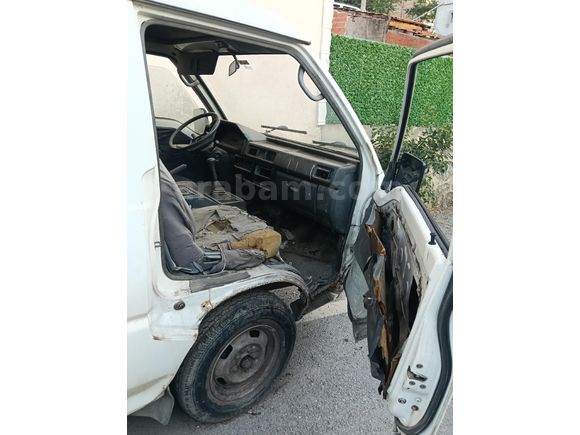 hasarlı Mitsubishi L 300