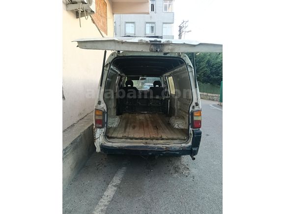 hasarlı Mitsubishi L 300