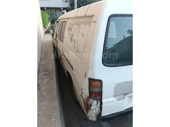 hasarlı Mitsubishi L 300