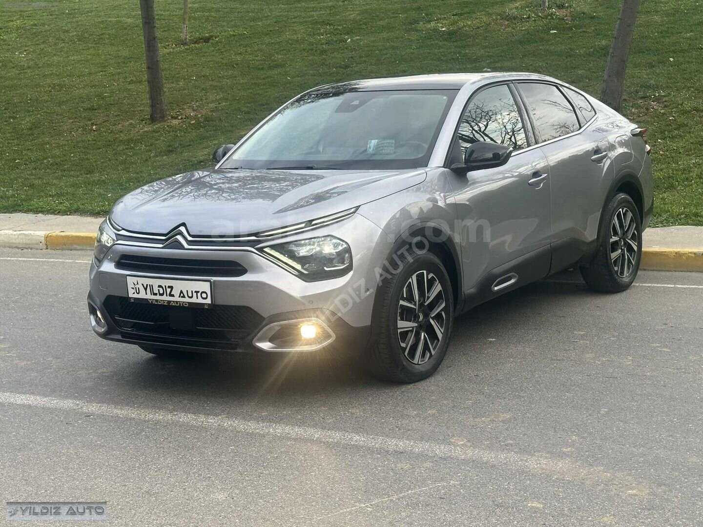 Galeriden Citroen C4 X 1.2 PureTech Shine 2023 Model İstanbul 90.000 km Gri 2