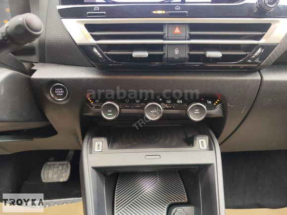 TROYKA'DAN 2025 CİTROEN C4X 1.2 PURETECH MAX K.KARTINA 12 TAKSİT