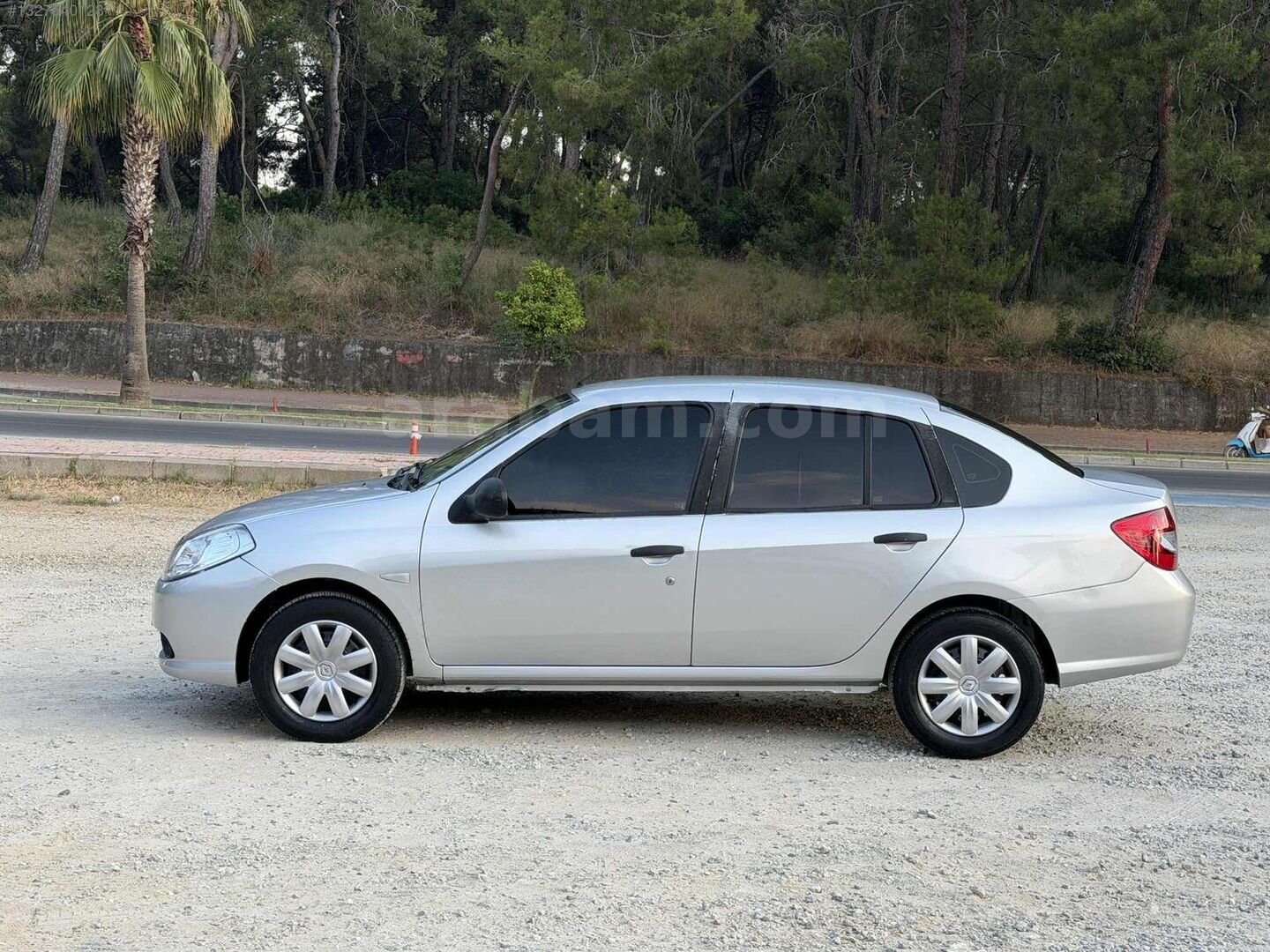 Galeriden Renault Symbol 1.5 dCi Authentique 2011 Model Antalya 249.000 km Gri 6