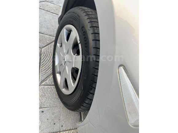 DÜŞÜK KM ÇİFT HAVA YASTIĞI ABS YAKIT CİMRİSİ AİLE ARACI