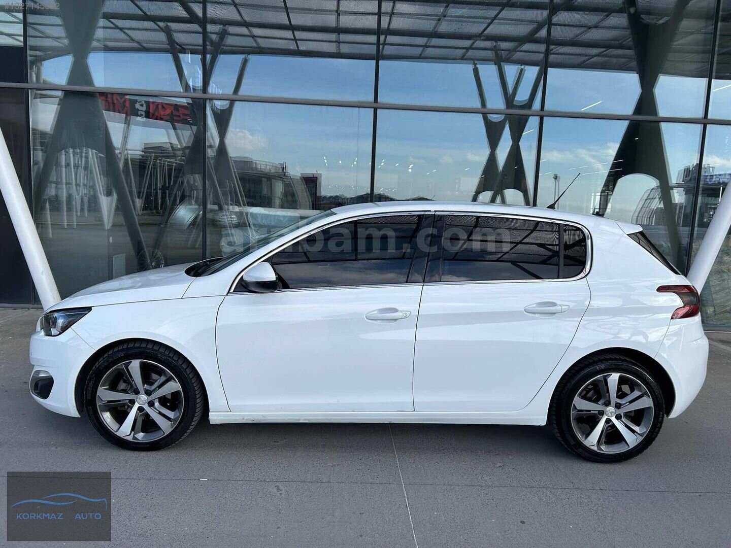 Galeriden Peugeot 308 1.6 BlueHdi Allure 2016 Model İstanbul 157.000 km Beyaz 2