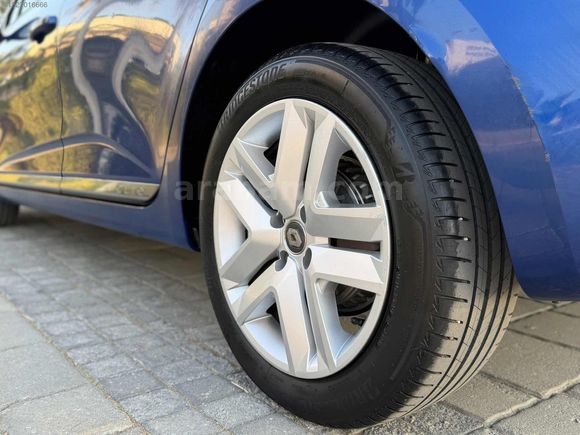 RENAULT CLİO 1.3 TCE TOUCH HATASIZ BOYASIZ DÜŞÜK KM