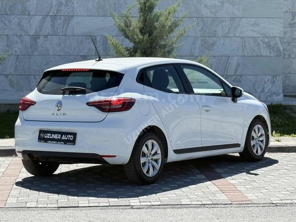 UZUNER AUTO'DAN 2022 CLIO OTOMATİK 176 bin km