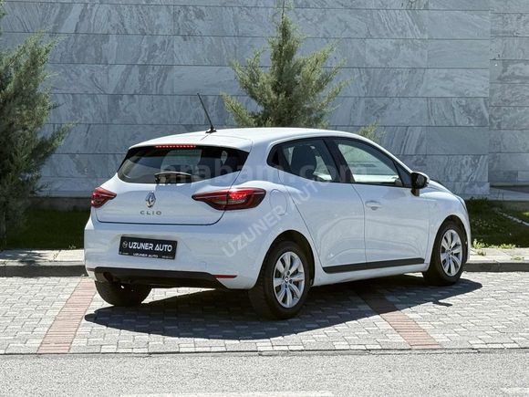 UZUNER AUTO'DAN 2022 CLIO OTOMATİK 176 bin km