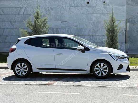 UZUNER AUTO'DAN 2022 CLIO OTOMATİK 176 bin km